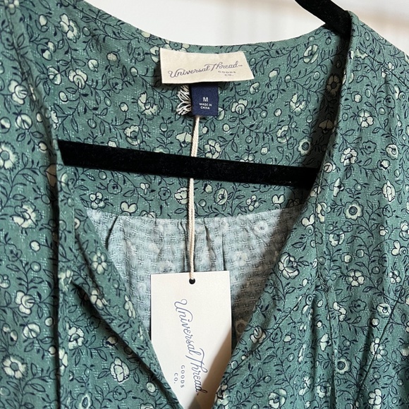 NWT Universal Thread Green Floral Long Sleeve Blouse - Picture 3 of 5